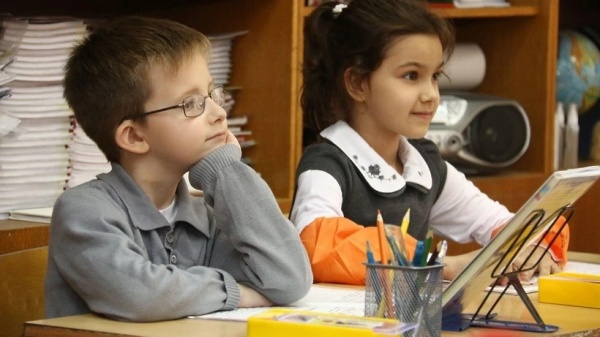 Воспитанники детсадов, входящих в состав школ-комплексов, могут упрощённо перевестись в первый класс