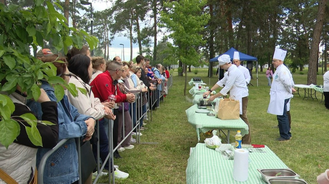 В парке "Сосновый бор" было весело, шумно и вкусно