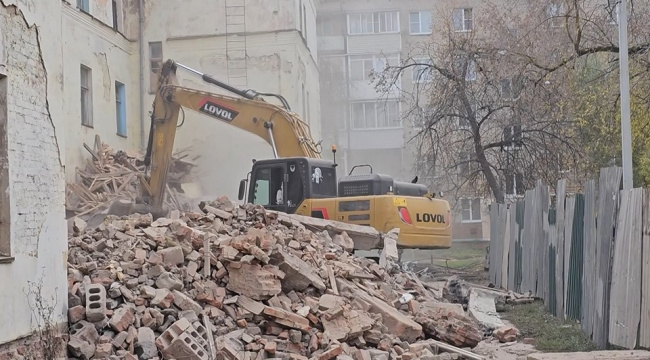 В Луховицах приступили к сносу аварийного дома
