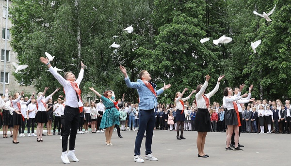 Названа дата последних звонков в школах Московской области