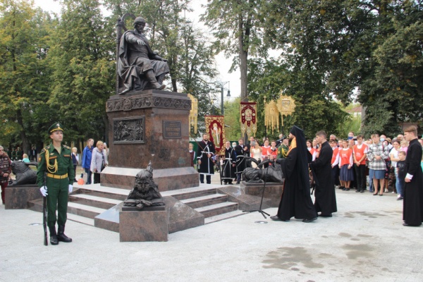 Памятник Александру Невскому открыли в Егорьевске