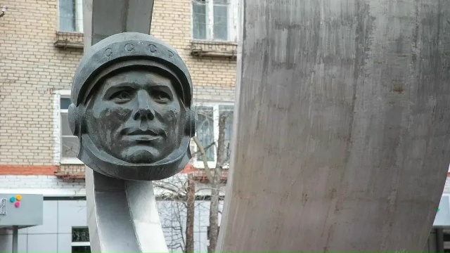 На улице Гагарина в Коломне с постамента сняли памятник первому космонавту Земли