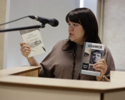 В ГСГУ презентовали книги о поэтах "оттепели"