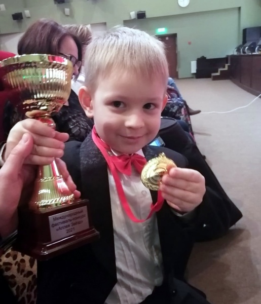 Маленький скрипач из Воскресенска победил на международном конкурсе