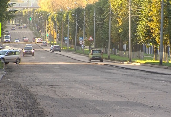 Дорожные строители приступили к укладке асфальта на улице Ленина