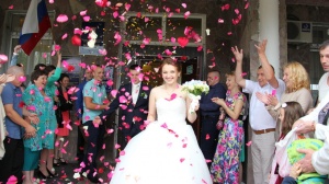 Более тысячи пар молодоженов в Подмосковье заключат брак на Красную горку