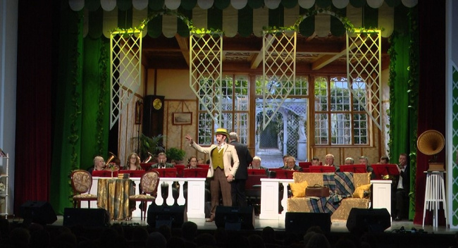 "Донна Люция, или Здрасьте, я ваша тётя"