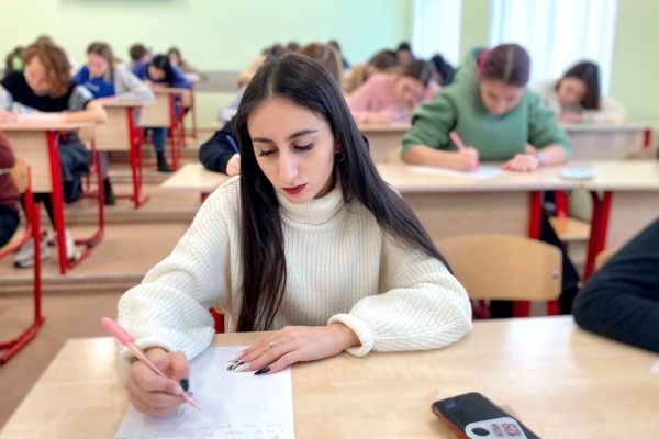 Коломенские студенты вошли в число победителей VII всероссийского диктанта по английскому языку