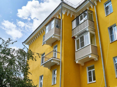 В Коломне обновляют фасад четырёхэтажки  