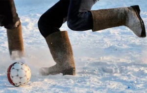 В СК "Непецино" школьники соревновались в футболе на снегу