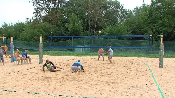 На берегу реки Коломенки состоялся турнир по пляжному волейболу