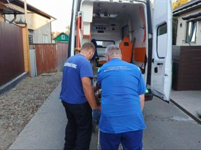 В Коломне спасатели помогли медикам госпитализировать пенсионерку