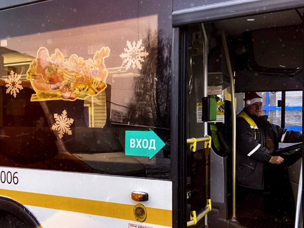 В автобусах будут транслировать новогодние поздравления от пассажиров