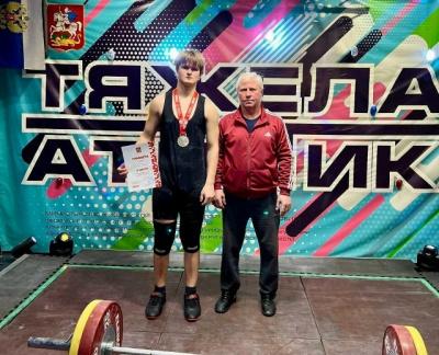 Коломенцы приняли участие в первенстве по тяжёлой атлетике