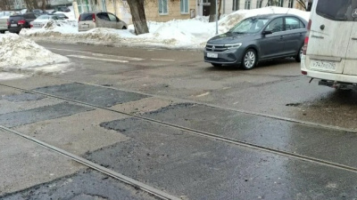 Специалисты завершили ремонт переезда на пересечении Окского проспекта и улицы Суворова