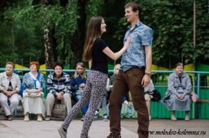 Танцевальный проект "Давайте потанцуем!" в парке Мира продолжается!