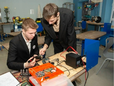 Коломенский школьник создал умные часы с искусственным интеллектом