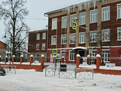 Работы по капитальному ремонту учебного корпуса школы № 14 продолжаются