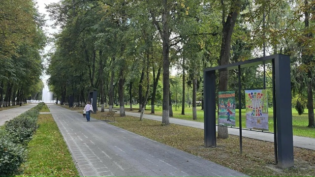Выставка детских рисунков открылась на аллеях парка Мира в Коломне