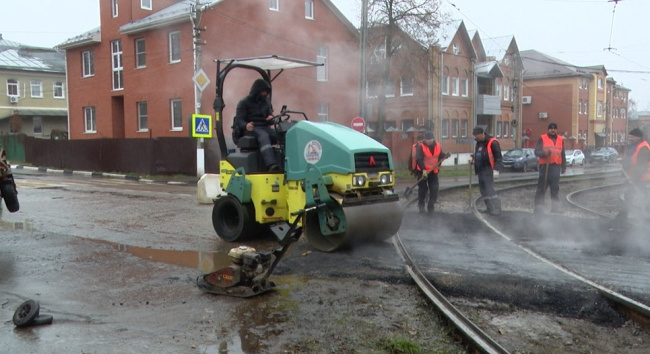 Движение транспорта через трамвайный переезд возобновлено