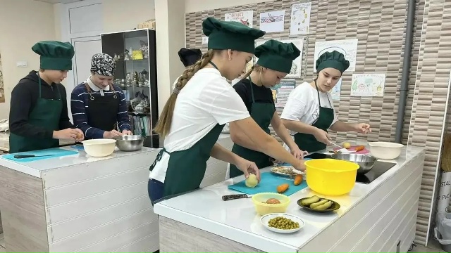 Школьники Коломны продолжают учиться готовить