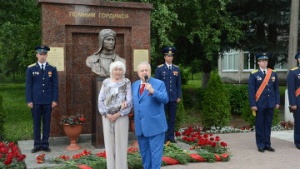 В Коломенском районе открыли памятник Герою России Александру Маслову