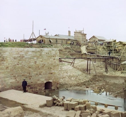 Сохранились съёмки строительства Белоомутского гидроузла 