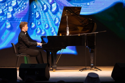 Коломенец стал лауреатом I степени во II Всероссийском конкурсе исполнительских искусств