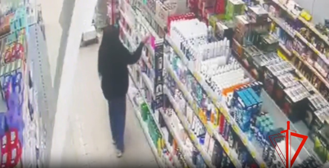 Росгвардейцы задержали подозрительную женщину в Воскресенске, выявив серийную воровку