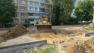 В Луховицах продолжаются работы по комплексному благоустройству дворовой территории на улице Жуковского и на улице Мира