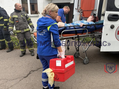 Работники Моблпожспаса помогли госпитализировать травмированную женщину в Егорьевске