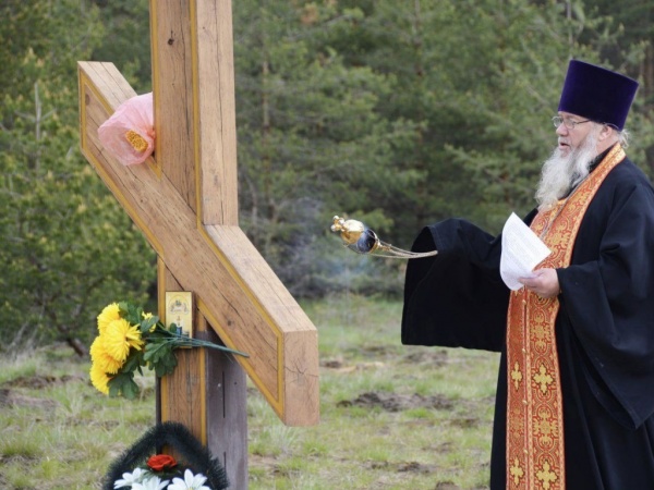 Поклонный крест посвятили погибшим коломенским артиллеристам