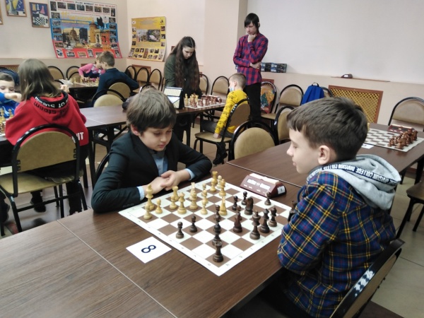 Юные шахматисты снова встретились за шахматной доской