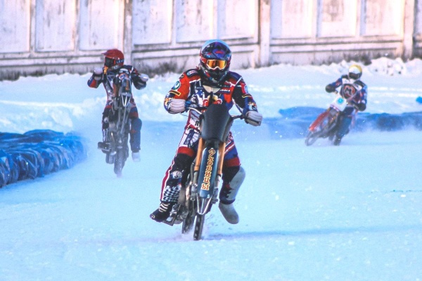 Луховичанин участвует в финале личного чемпионата России по мотогонкам на льду