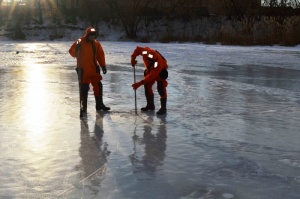 Власти Подмосковья предупредили об опасности выхода на лед водоемов