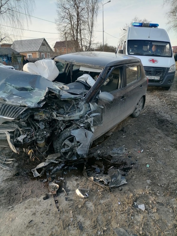 В Луховицах произошло лобовое столкновение двух авто