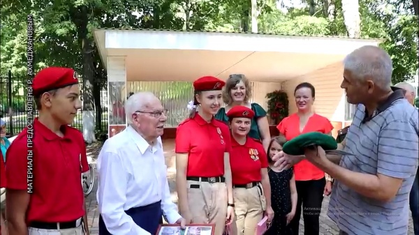Коломенские юнармейцы поздравили ветерана с днём рождения