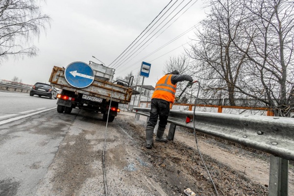Дорожные службы приступили к генеральной уборке дорог после зимы