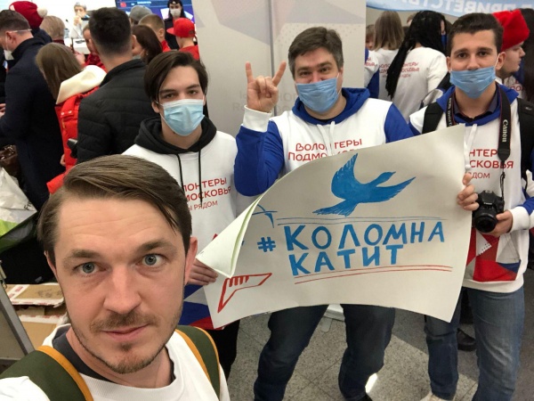 Олимпийцев встретили в аэропорту с плакатами