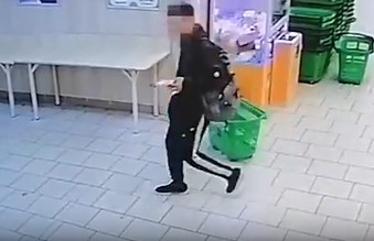 Росгвардейцы задержали юношу за кражу продуктов из магазина в Коломне