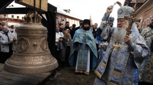 Митрополит Ювеналий освятил колокола в Старом Бобренево