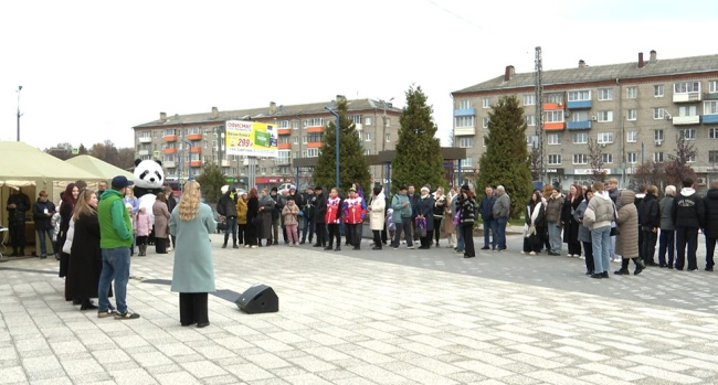 Сквер у Молодёжного центра "Горизонт" открыт