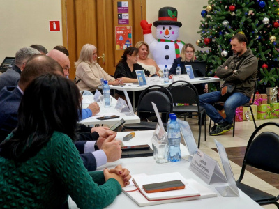 Главный волшебник округа зажжет ёлку в Косяково и решит вопрос с подъездом к амбулатории 