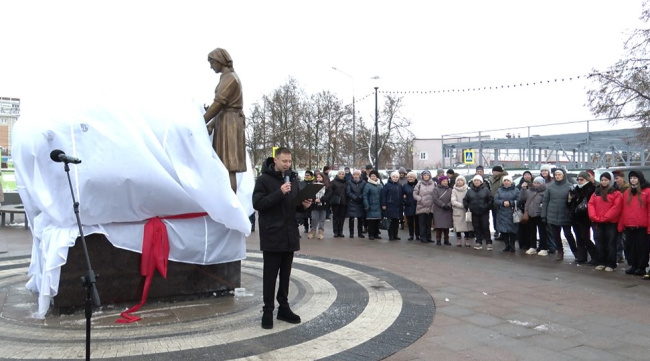 В Озёрах открыли памятник текстильщикам 