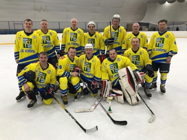 Ветераны хоккея из Озёр стали призёрами первенства