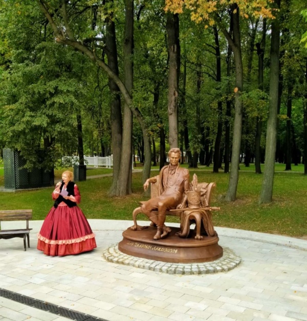Памятник Ивану Лажечникову открыли в усадьбе Кривякино
