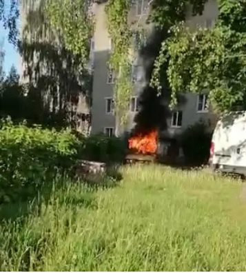 В Луховицах сгорел брошенный автомобиль 