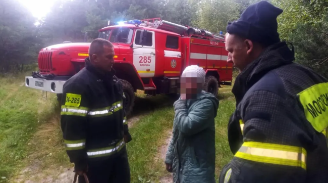 Спасатели вывели из леса очередную потеряшку в муниципальном округе Егорьевск