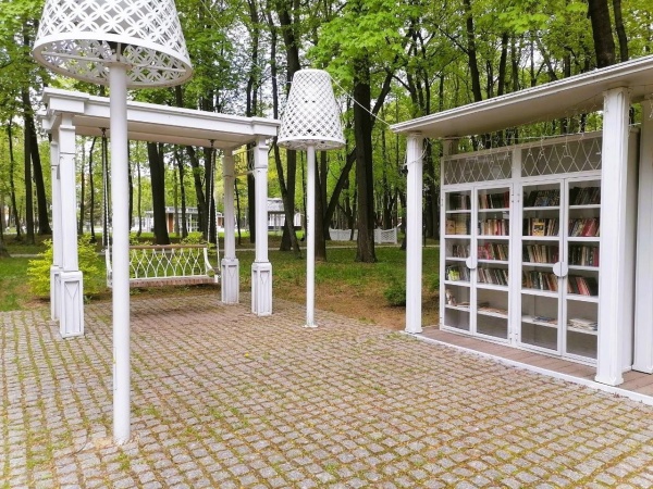 Парковая библиотека пользуется популярностью у воскресенцев