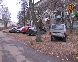 Автомобилисты захватывают дворы под личные парковки